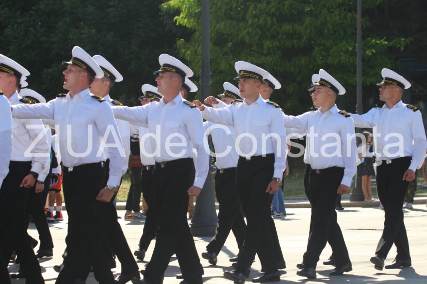 ziua constantei treceti batalioane prin fata primarului forte militare si politienesti la defilare mesajul ziua constantei treceti batalioane prin fata primarului forte militare si politienesti la defilare mesajul