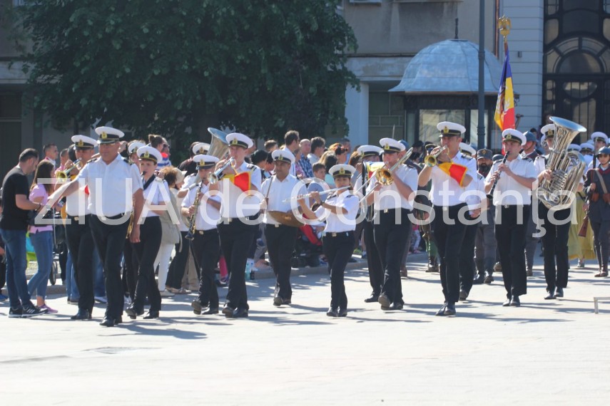 ziua constantei treceti batalioane prin fata primarului forte militare si politienesti la defilare mesajul ziua constantei treceti batalioane prin fata primarului forte militare si politienesti la defilare mesajul