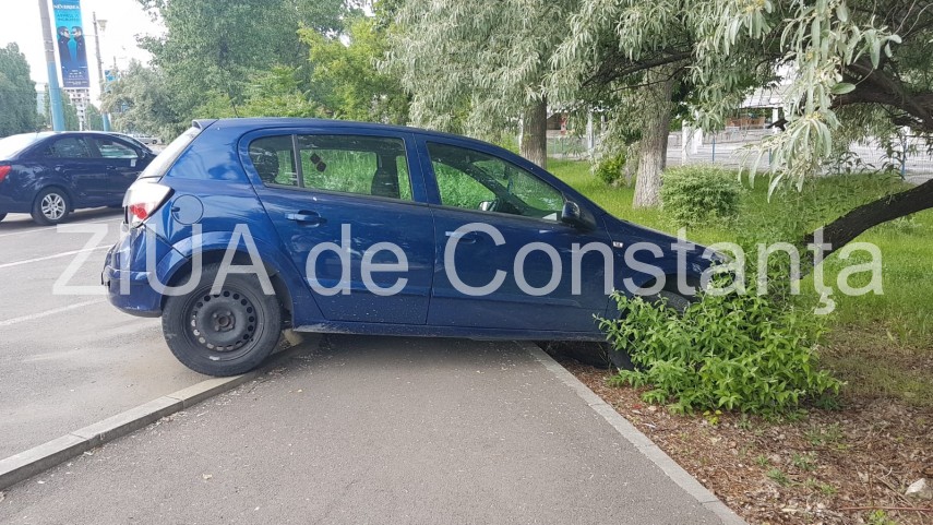 imagini de la eveniment accident rutier in statiunea mamaia in zona hotelului olt o persoana a fost ranita imagini de la eveniment accident rutier in statiunea mamaia in zona hotelului olt o persoana a fost ranita