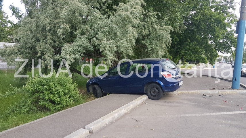 imagini de la eveniment accident rutier in statiunea mamaia in zona hotelului olt o persoana a fost ranita imagini de la eveniment accident rutier in statiunea mamaia in zona hotelului olt o persoana a fost ranita