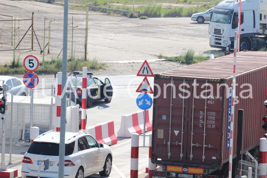 imagini de la eveniment anaf descinde in portul constanta sud agigea sunt vizate mai multe firme de import imagini de la eveniment anaf descinde in portul constanta sud agigea sunt vizate mai multe firme de import