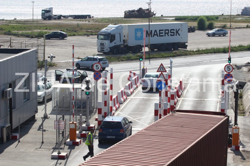imagini de la eveniment anaf descinde in portul constanta sud agigea sunt vizate mai multe firme de import imagini de la eveniment anaf descinde in portul constanta sud agigea sunt vizate mai multe firme de import