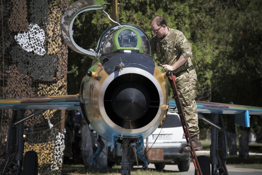 membri ai parlamentului britanic in vizita la baza aeriana mihail kogalniceanu galerie foto 660780