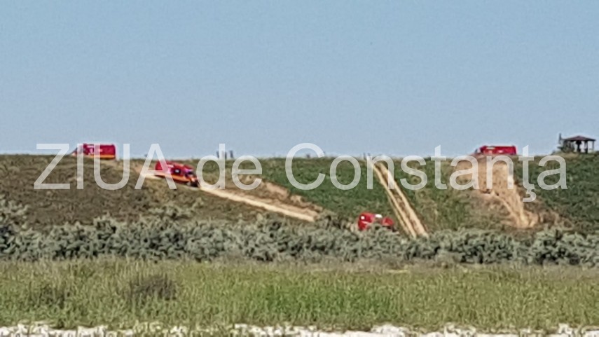 imagini de la eveniment desfasurare impresionanta de forte pe plaja de la corbu este cautat un copil imagini de la eveniment desfasurare impresionanta de forte pe plaja de la corbu este cautat un copil