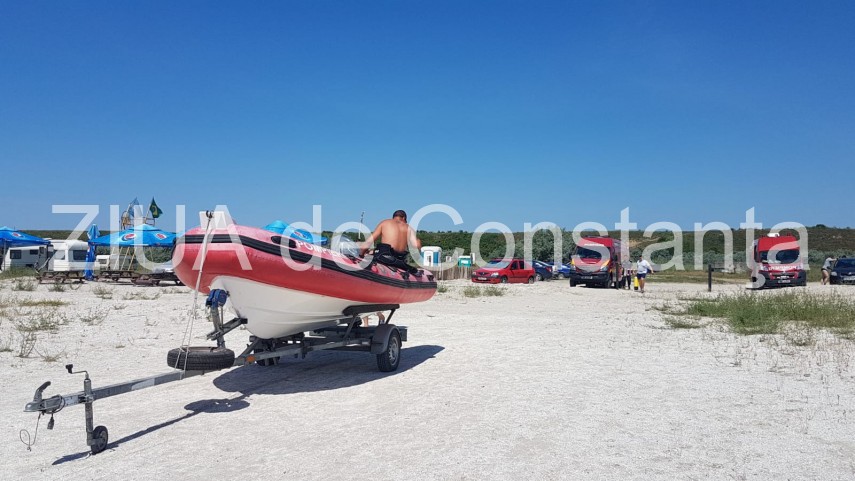 imagini de la eveniment desfasurare impresionanta de forte pe plaja de la corbu este cautat un copil imagini de la eveniment desfasurare impresionanta de forte pe plaja de la corbu este cautat un copil