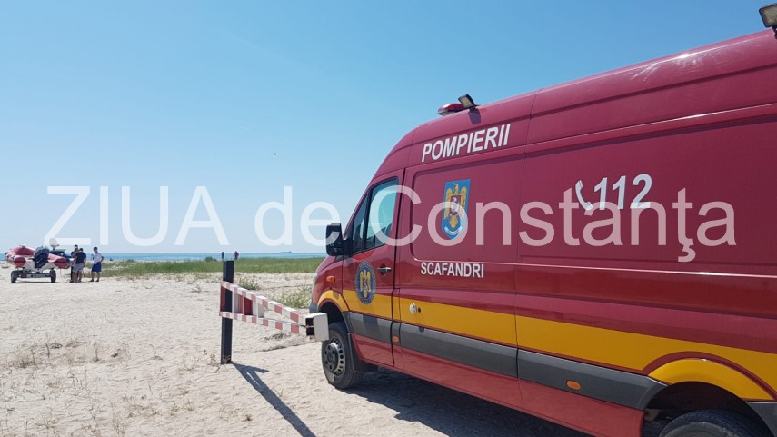 imagini de la eveniment desfasurare impresionanta de forte pe plaja de la corbu este cautat un copil imagini de la eveniment desfasurare impresionanta de forte pe plaja de la corbu este cautat un copil