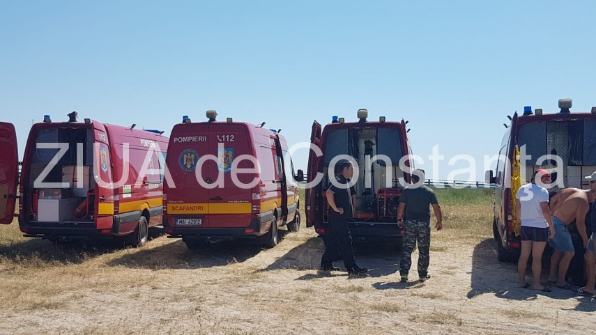 imagini de la eveniment desfasurare impresionanta de forte pe plaja de la corbu este cautat un copil imagini de la eveniment desfasurare impresionanta de forte pe plaja de la corbu este cautat un copil