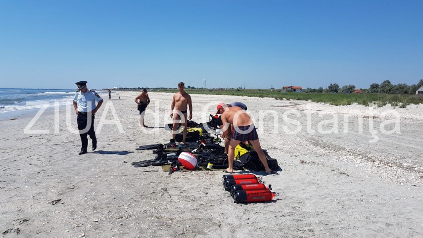 imagini de la eveniment desfasurare impresionanta de forte pe plaja de la corbu este cautat un copil imagini de la eveniment desfasurare impresionanta de forte pe plaja de la corbu este cautat un copil