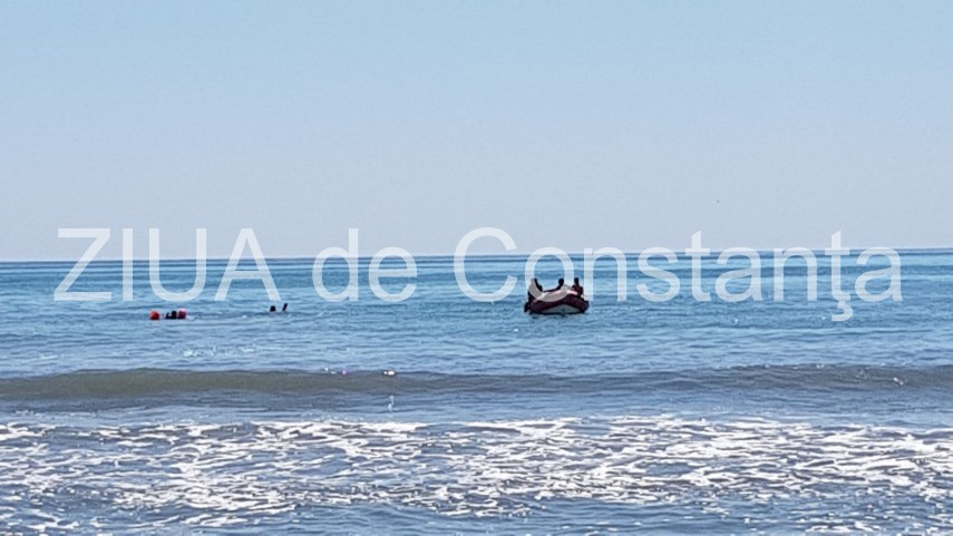 imagini de la eveniment desfasurare impresionanta de forte pe plaja de la corbu este cautat un copil imagini de la eveniment desfasurare impresionanta de forte pe plaja de la corbu este cautat un copil