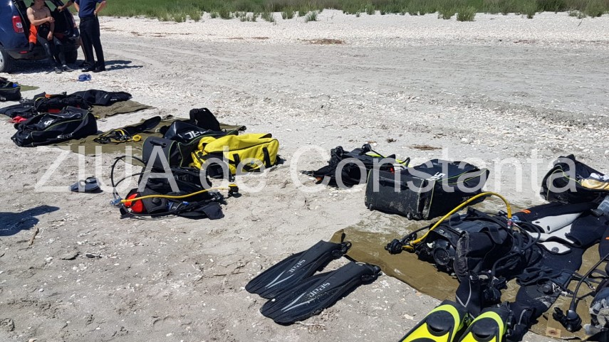 imagini de la eveniment desfasurare impresionanta de forte pe plaja de la corbu este cautat un copil imagini de la eveniment desfasurare impresionanta de forte pe plaja de la corbu este cautat un copil