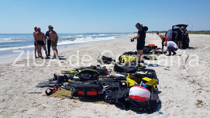 imagini de la eveniment desfasurare impresionanta de forte pe plaja de la corbu este cautat un copil imagini de la eveniment desfasurare impresionanta de forte pe plaja de la corbu este cautat un copil