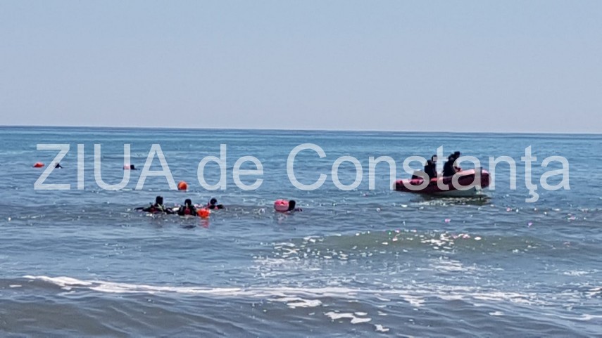 imagini de la eveniment desfasurare impresionanta de forte pe plaja de la corbu este cautat un copil imagini de la eveniment desfasurare impresionanta de forte pe plaja de la corbu este cautat un copil