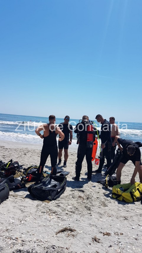 imagini de la eveniment desfasurare impresionanta de forte pe plaja de la corbu este cautat un copil imagini de la eveniment desfasurare impresionanta de forte pe plaja de la corbu este cautat un copil