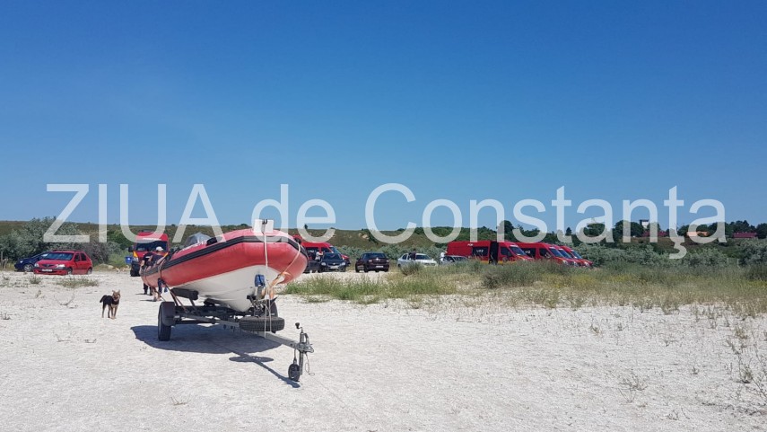 imagini de la eveniment desfasurare impresionanta de forte pe plaja de la corbu este cautat un copil imagini de la eveniment desfasurare impresionanta de forte pe plaja de la corbu este cautat un copil