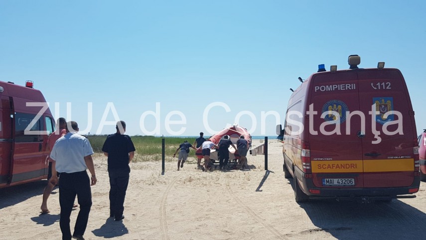 imagini de la eveniment desfasurare impresionanta de forte pe plaja de la corbu este cautat un copil imagini de la eveniment desfasurare impresionanta de forte pe plaja de la corbu este cautat un copil