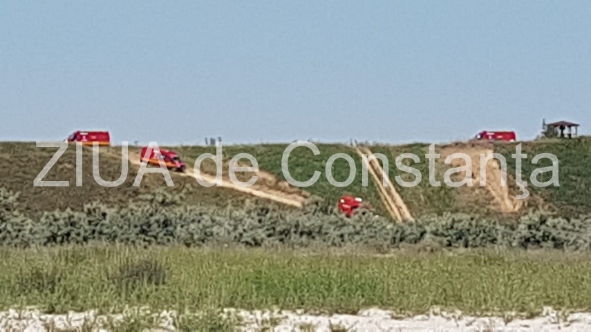 imagini de la eveniment desfasurare impresionanta de forte pe plaja de la corbu este cautat un copil imagini de la eveniment desfasurare impresionanta de forte pe plaja de la corbu este cautat un copil