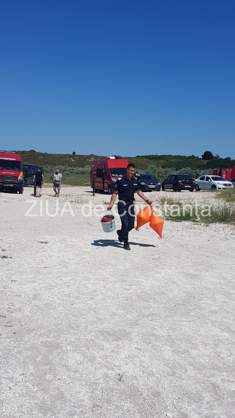 imagini de la eveniment desfasurare impresionanta de forte pe plaja de la corbu este cautat un copil imagini de la eveniment desfasurare impresionanta de forte pe plaja de la corbu este cautat un copil