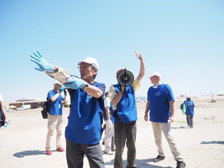 actiunea 5s public curatenie la standarde japoneze pe plaja modern din constanta 661330 actiunea 5s public curatenie la standarde japoneze pe plaja modern din constanta 661330