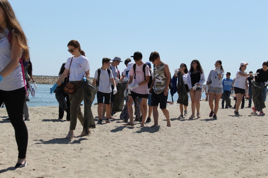 actiunea 5s public curatenie la standarde japoneze pe plaja modern din constanta 661330 actiunea 5s public curatenie la standarde japoneze pe plaja modern din constanta 661330