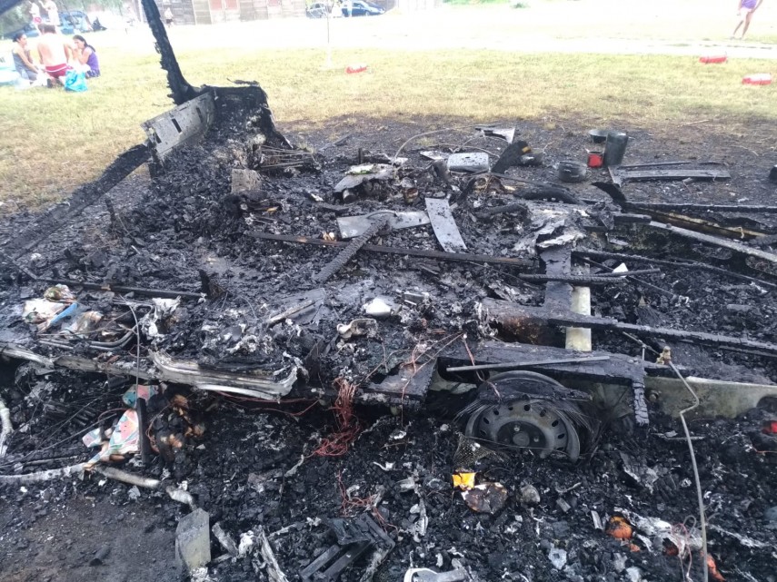 incendiu in mamaia rulota mistuita de flacari intervin pompierii 661714 incendiu in mamaia rulota mistuita de flacari intervin pompierii 661714