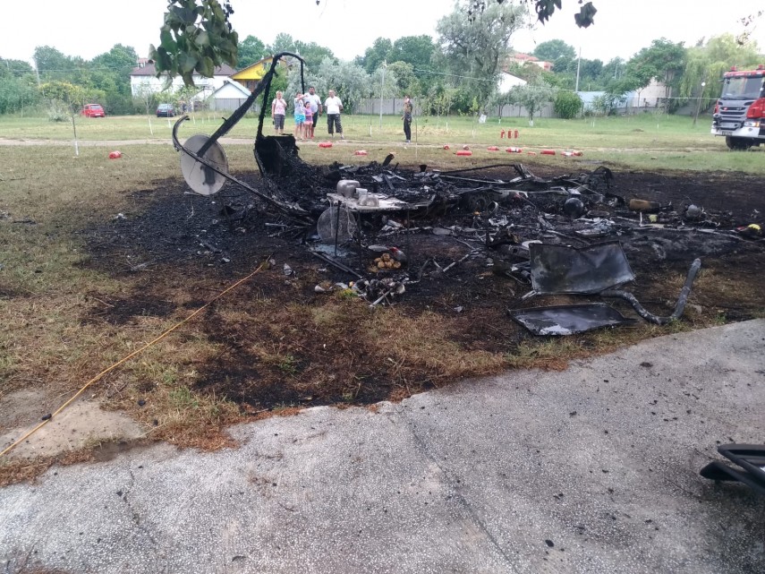 incendiu in mamaia rulota mistuita de flacari intervin pompierii 661714 incendiu in mamaia rulota mistuita de flacari intervin pompierii 661714