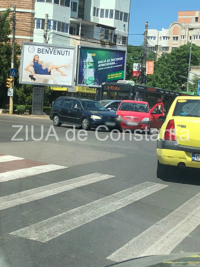 accident rutier pe bulevardul mamaia zona capitol doua autoturisme implicate 661939 accident rutier pe bulevardul mamaia zona capitol doua autoturisme implicate 661939