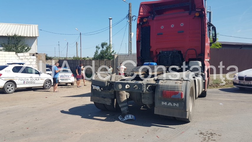 imagini de la eveniment accident rutier in judetul constanta la iesire din localitatea culmea un autocamion imagini de la eveniment accident rutier in judetul constanta la iesire din localitatea culmea un autocamion