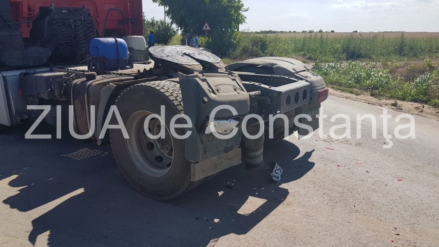 imagini de la eveniment accident rutier in judetul constanta la iesire din localitatea culmea un autocamion imagini de la eveniment accident rutier in judetul constanta la iesire din localitatea culmea un autocamion