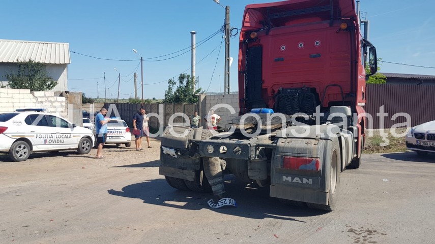 imagini de la eveniment accident rutier in judetul constanta la iesire din localitatea culmea un autocamion imagini de la eveniment accident rutier in judetul constanta la iesire din localitatea culmea un autocamion