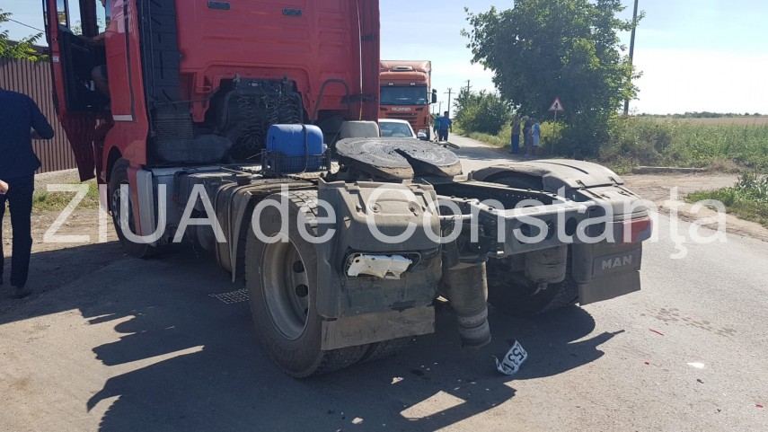 imagini de la eveniment accident rutier in judetul constanta la iesire din localitatea culmea un autocamion imagini de la eveniment accident rutier in judetul constanta la iesire din localitatea culmea un autocamion