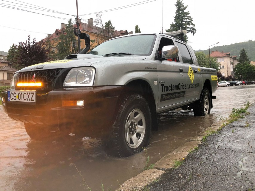 strazile din resita transformate in adevarate rauri dupa o ploaie torentiala orasul se afla sub cod galben strazile din resita transformate in adevarate rauri dupa o ploaie torentiala orasul se afla sub cod galben