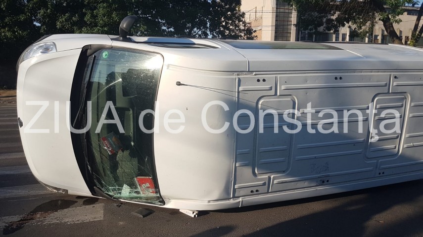 imagini de la eveniment accident rutier spectaculos la intersectia strazii caraiman cu soseaua mangaliei imagini de la eveniment accident rutier spectaculos la intersectia strazii caraiman cu soseaua mangaliei