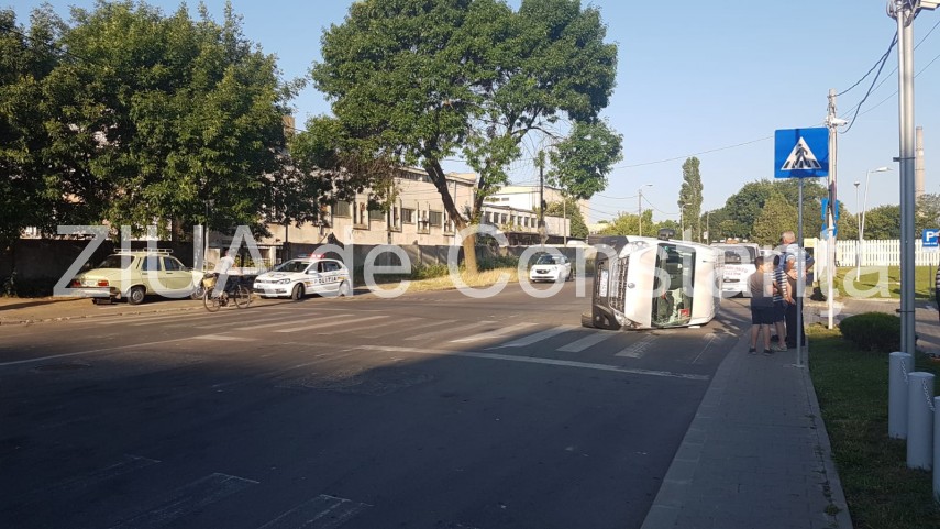 imagini de la eveniment accident rutier spectaculos la intersectia strazii caraiman cu soseaua mangaliei imagini de la eveniment accident rutier spectaculos la intersectia strazii caraiman cu soseaua mangaliei