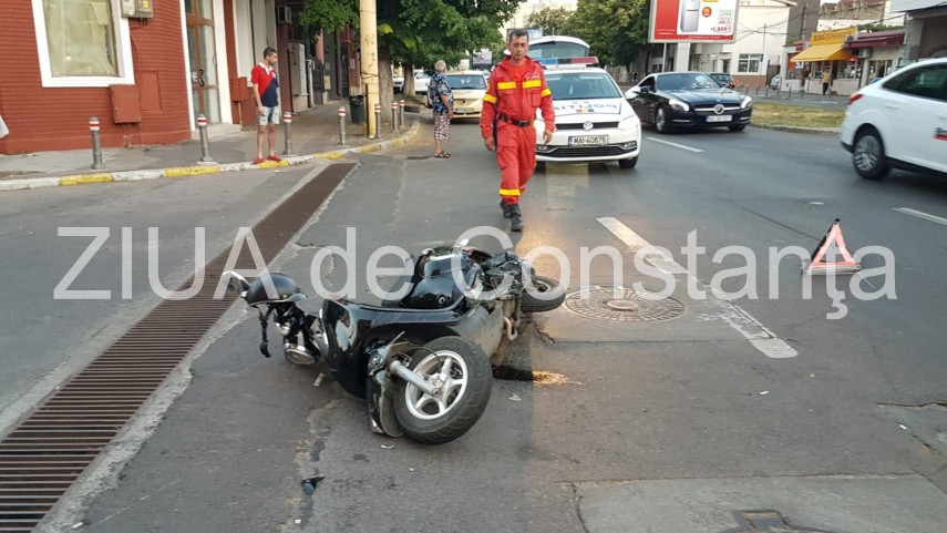 imagini de la eveniment accident rutier pe bulevardul mamaia din constanta un motociclist a fost grav imagini de la eveniment accident rutier pe bulevardul mamaia din constanta un motociclist a fost grav