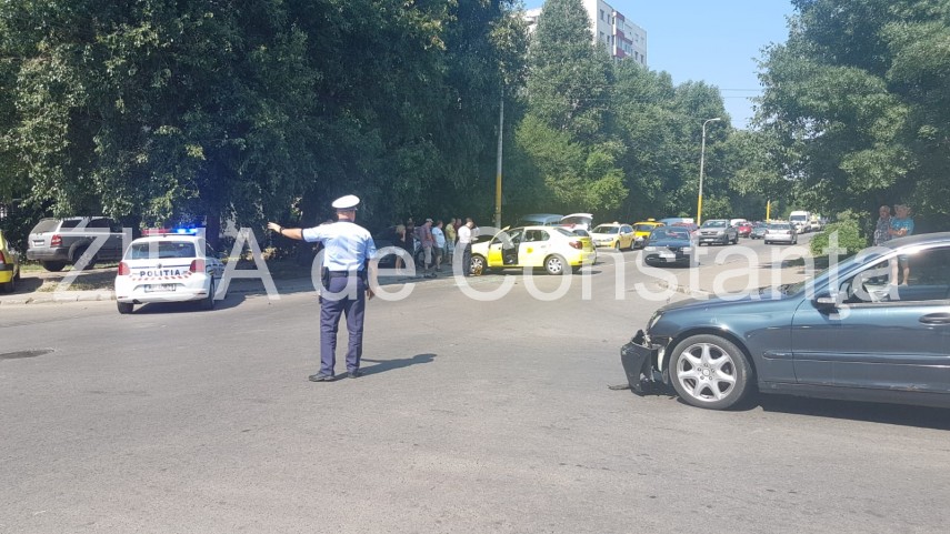 imagini de la eveniment accident rutier in municipiul constanta pe strada il caragiale un taxi implicat imagini de la eveniment accident rutier in municipiul constanta pe strada il caragiale un taxi implicat