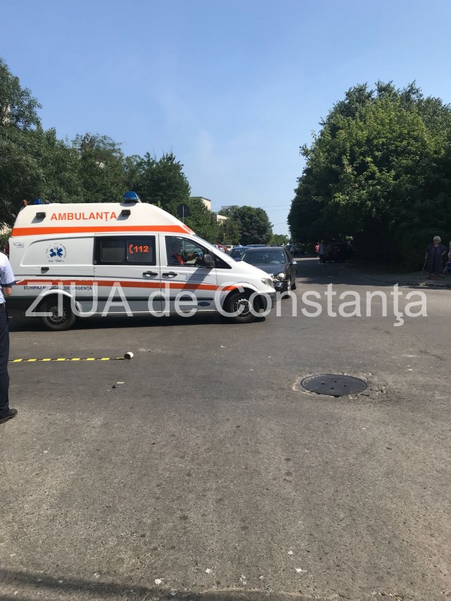 imagini de la eveniment accident rutier in municipiul constanta pe strada il caragiale un taxi implicat imagini de la eveniment accident rutier in municipiul constanta pe strada il caragiale un taxi implicat