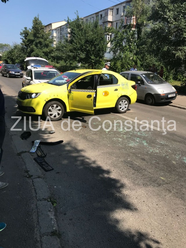 imagini de la eveniment accident rutier in municipiul constanta pe strada il caragiale un taxi implicat imagini de la eveniment accident rutier in municipiul constanta pe strada il caragiale un taxi implicat