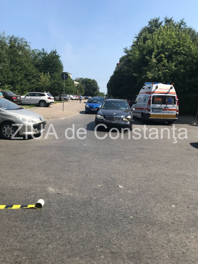 imagini de la eveniment accident rutier in municipiul constanta pe strada il caragiale un taxi implicat imagini de la eveniment accident rutier in municipiul constanta pe strada il caragiale un taxi implicat