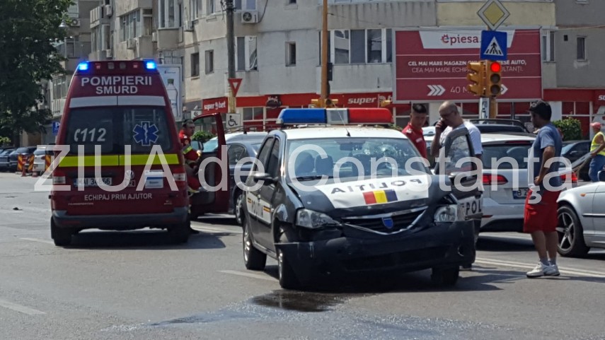imagini de la eveniment masina de politie implicata intr un accident la intersectia bulevardului tomis imagini de la eveniment masina de politie implicata intr un accident la intersectia bulevardului tomis