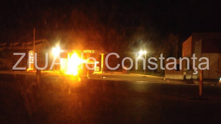 judetul constanta accident rutier grav pericol de explozie masina in flacari rasturnata in fata benzinariei judetul constanta accident rutier grav pericol de explozie masina in flacari rasturnata in fata benzinariei