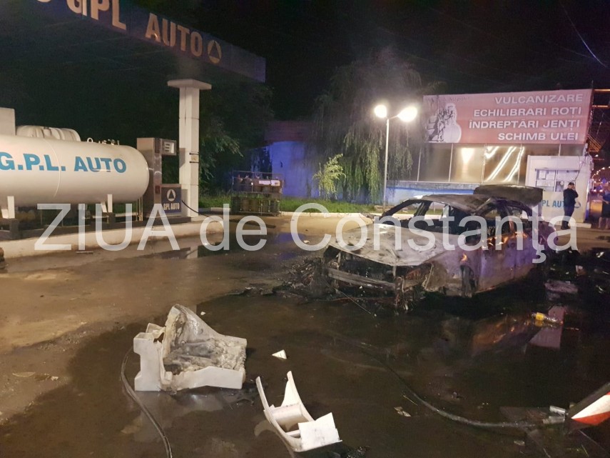 judetul constanta accident rutier grav pericol de explozie masina in flacari rasturnata in fata benzinariei judetul constanta accident rutier grav pericol de explozie masina in flacari rasturnata in fata benzinariei