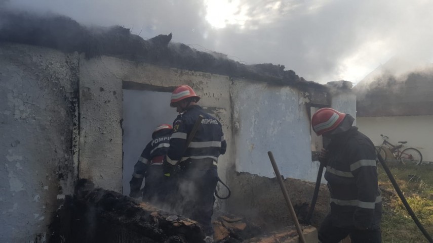 incendiu la o manastire din judetul tulcea o femeie prinsa in interior aceasta este singura manastire incendiu la o manastire din judetul tulcea o femeie prinsa in interior aceasta este singura manastire