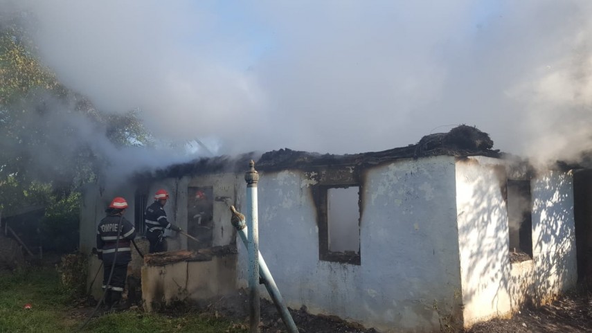 incendiu la o manastire din judetul tulcea o femeie prinsa in interior aceasta este singura manastire incendiu la o manastire din judetul tulcea o femeie prinsa in interior aceasta este singura manastire