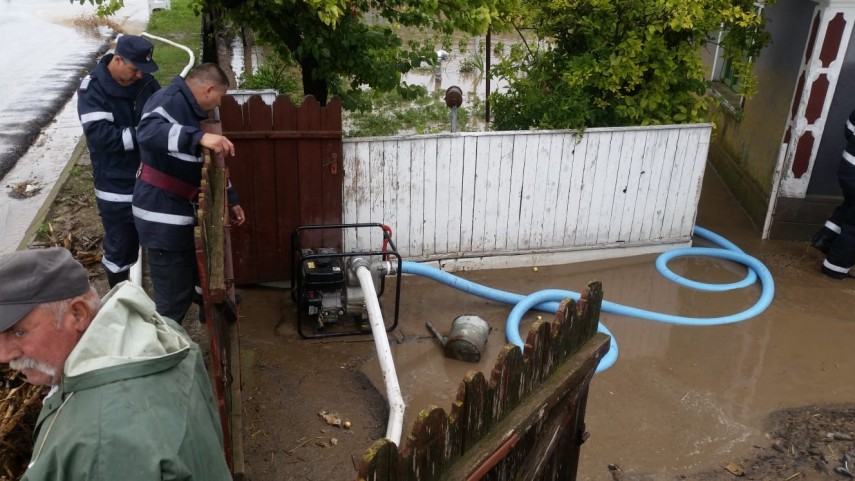 mai multe gospodarii din tulcea inundate intervin pompierii isu delta tulcea 662613 mai multe gospodarii din tulcea inundate intervin pompierii isu delta tulcea 662613