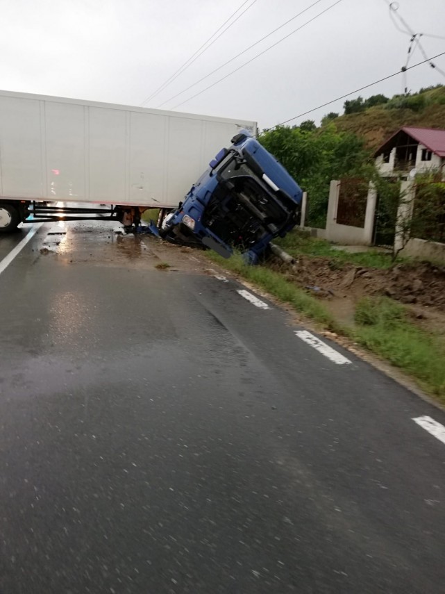 trafic intrerupt pe dn22c cernavoda constanta in localitatea stefan cel mare iata ce s a intamplat galerie trafic intrerupt pe dn22c cernavoda constanta in localitatea stefan cel mare iata ce s a intamplat galerie