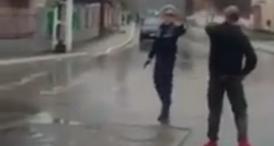 Atacat, bătut și mușcat, în Satul de Vacanță! Victima este un polițist aflat în misiune  