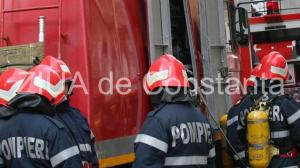 Pompierii în alertă, la Eforie Sud! O barcă de pe malul lacului Techirghiol a luat foc