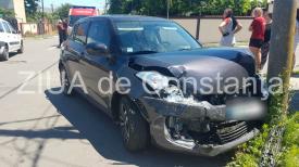 Imagini de la eveniment Accident rutier, într-o intersecție din Constanța. Mașină proiectată în stâlpul de iluminat, după impact! O victimă. Intervine SMURD (galerie foto+video)      