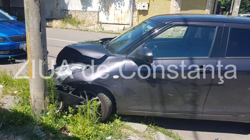 imagini de la eveniment accident rutier la intersectia razoare cu steagului un autoturism proiectat in imagini de la eveniment accident rutier la intersectia razoare cu steagului un autoturism proiectat in