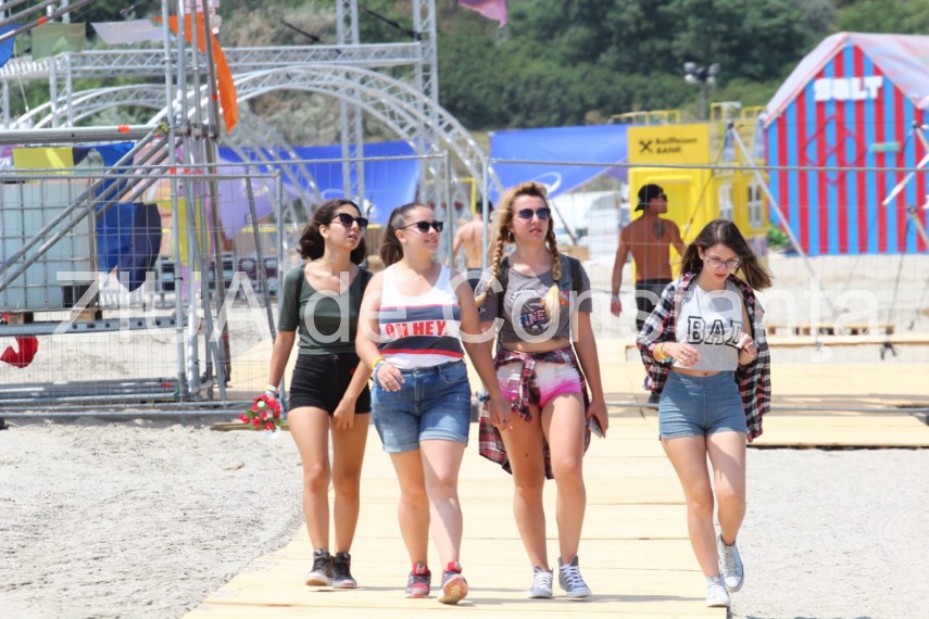 pregatirile pentru festivalul neversea sunt in toi in aceste momente biletele cumparate pot fi schimbate pregatirile pentru festivalul neversea sunt in toi in aceste momente biletele cumparate pot fi schimbate